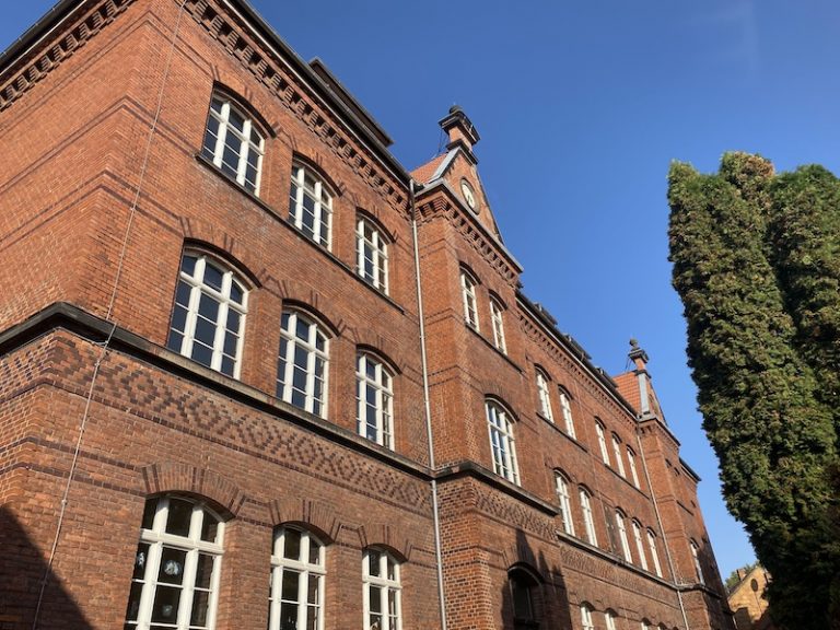 Petrischule ist eine staatliche Regelschule in Mühlhausen